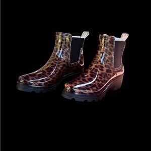 Women’s London Fog KOA Booties Women’s Size 8 Rubber Leopard Print Chelsea Boots